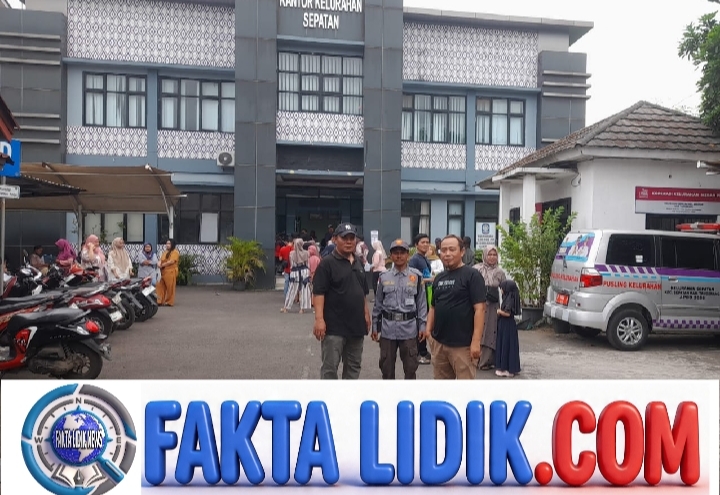 Luar Biasa Membeludag Warga Kelurahan Sepatan Antusias Datang  Untuk Pembuatan Dokumen E -KTP Langsung Jadi